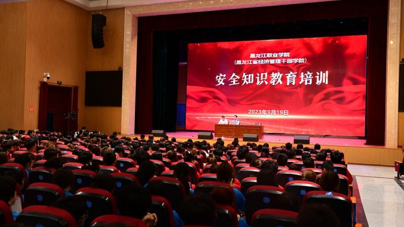 在众多网课平台中，如何挑选一个靠谱的平台呢？以下是一些关键的选择标准：
